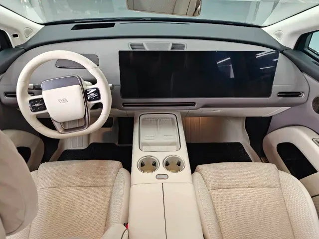 Li Auto Li i8 2025 Standard Edition — Фото автомобиля 10