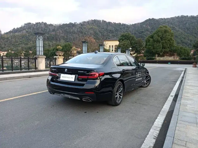 BMW 5 Series — Фото автомобиля 3