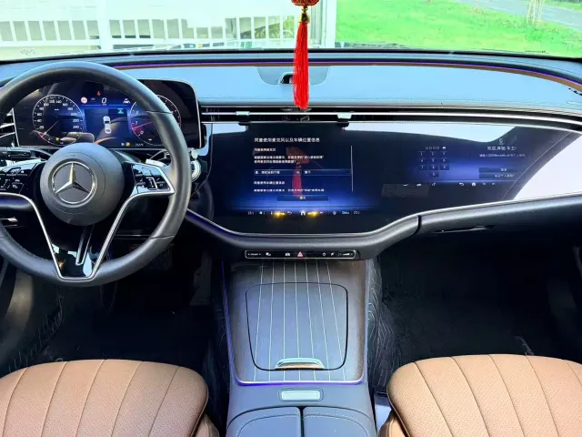 Mercedes-Benz E-Class — Фото автомобиля 2
