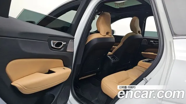 Вольво XC60 — Фото автомобиля 2