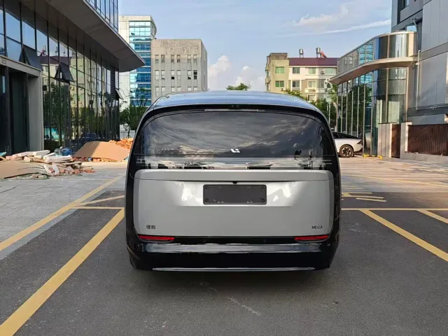 Li Auto MEGA — Фото автомобиля 5