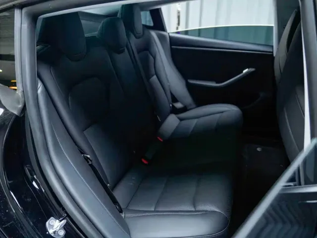 Tesla Model 3 — Фото автомобиля 8