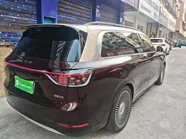 AITO Wenjie AITO M9 2025 Extended Range Ultra 52kWh 6-Seater — Фото автомобиля 6