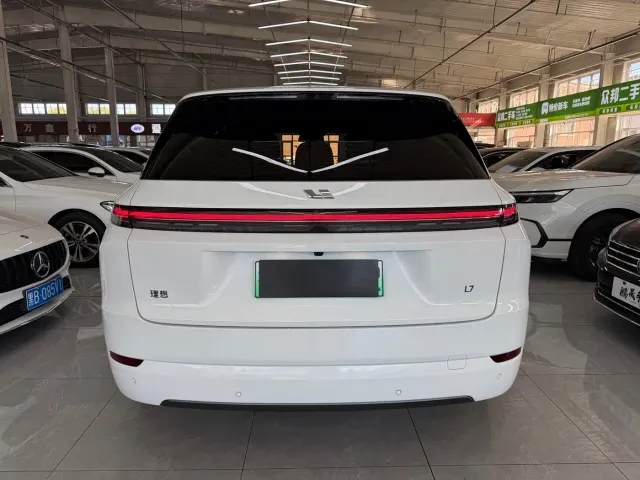 Li Auto L7 — Фото автомобиля 5