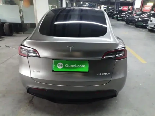 Tesla Model Y — Фото автомобиля 5