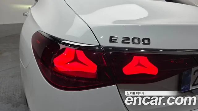 Mercedes-Benz E-Class — Фото автомобиля 22