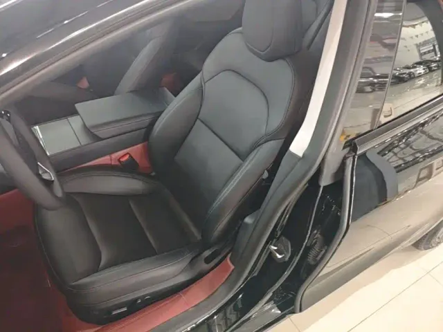 Tesla Model 3 — Фото автомобиля 14