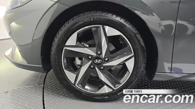 Hyundai AVANTE Avante (CN7) — Фото автомобиля 5