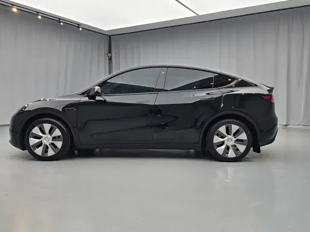 Tesla Model Y — Фото автомобиля 8