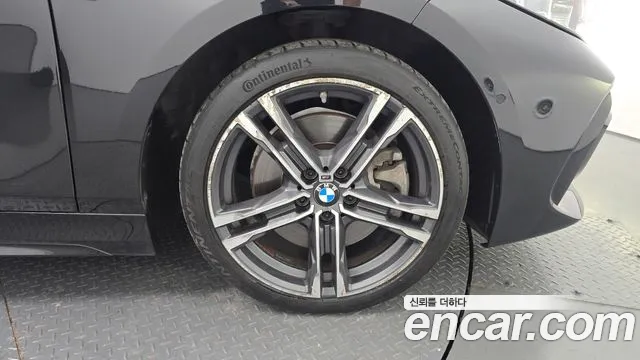 BMW 1 Series F40 — Фото автомобиля 30