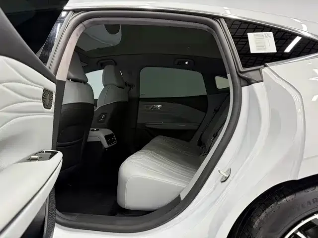Geely Galaxy E8 — Фото автомобиля 8