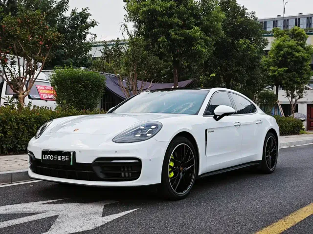 Фотография автомобиля — Porsche Panamera