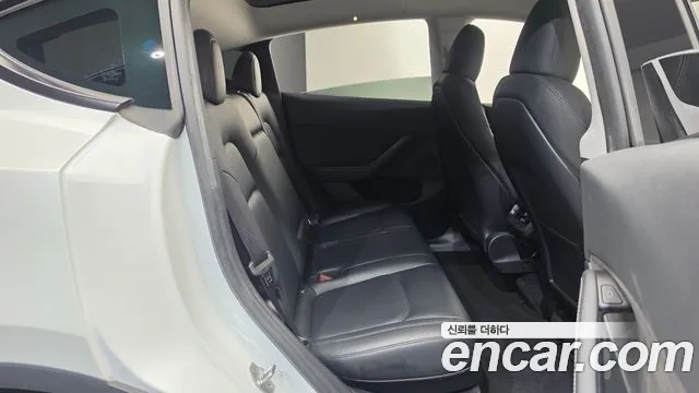 Tesla Model Y — Фото автомобиля 16