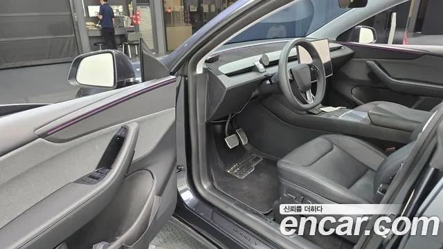 Tesla Model Y — Фото автомобиля 10