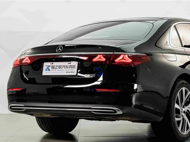 Mercedes-Benz E-Class — Фото автомобиля 7