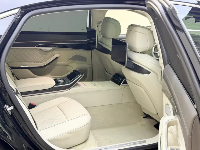 Audi A8 — Фото автомобиля 10