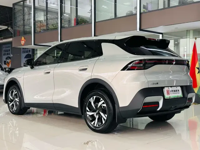 Changan Qiyuan Q05 — Фото автомобиля 6