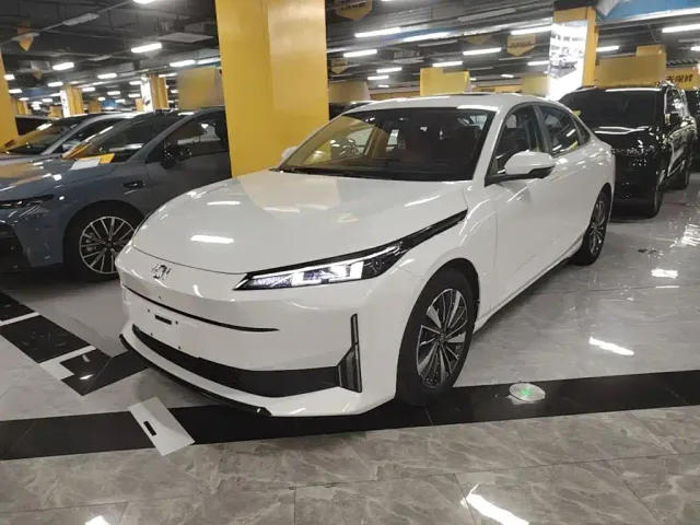 Фотография автомобиля — Changan Qiyuan A05