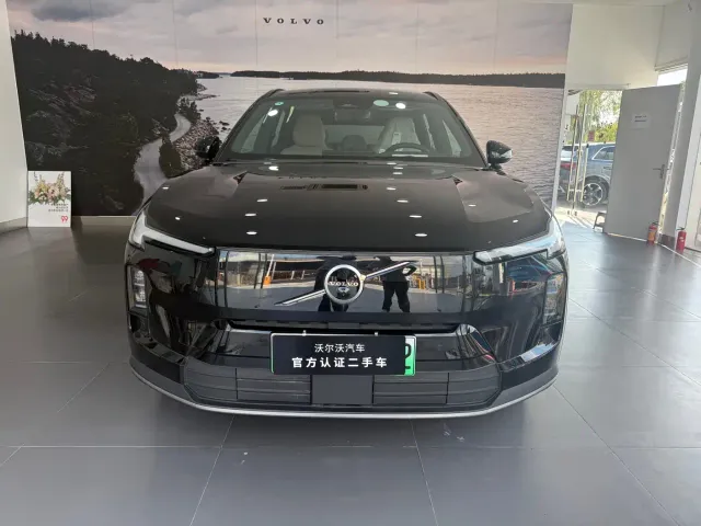 Volvo XC70 Plug-in Hybrid — Фото автомобиля 3