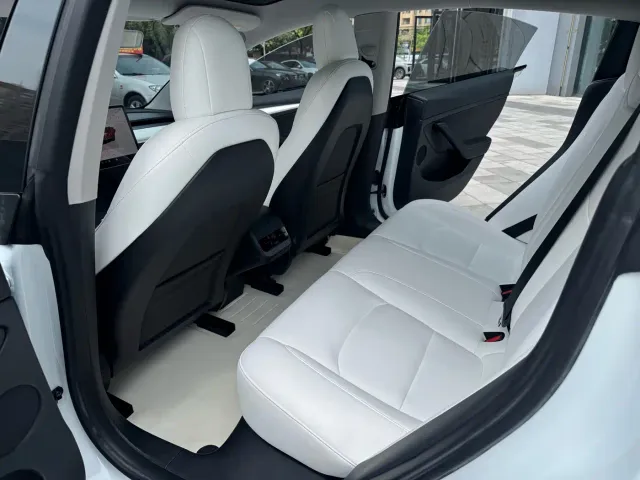 Tesla Model 3 — Фото автомобиля 10
