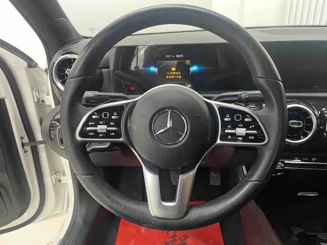 Mercedes-Benz Mercedes-Benz A-Class 2022 A 180 L Sport Sedan — Фото автомобиля 9