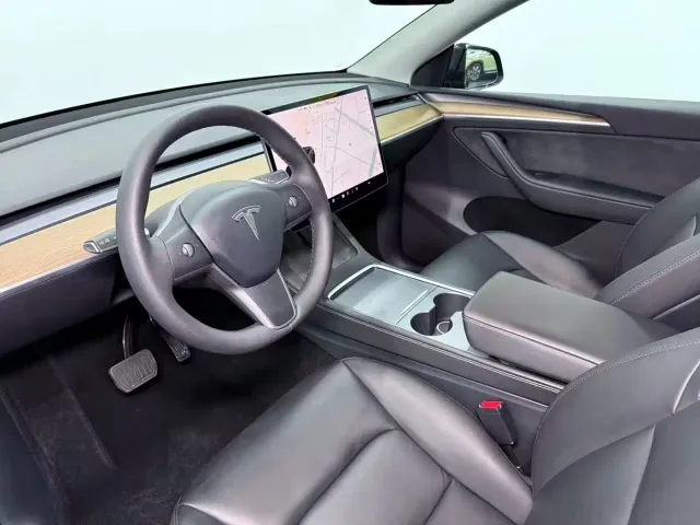 Tesla Model Y — Фото автомобиля 9