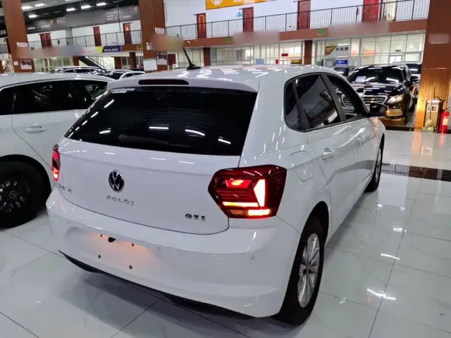 Volkswagen Polo — Фото автомобиля 6