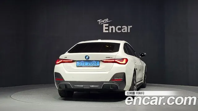BMW i4 — Фото автомобиля 4