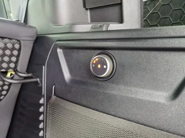 Land Rover Defender — Фото автомобиля 18