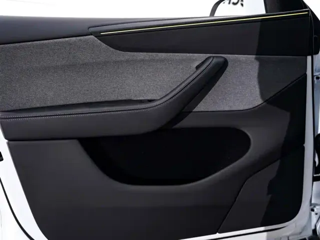 Tesla Model Y — Фото автомобиля 17