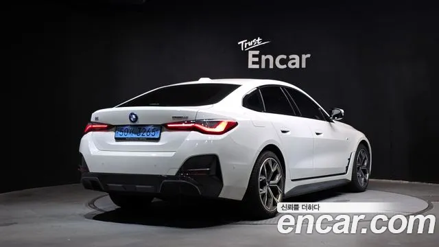 BMW i4 — Фото автомобиля 2