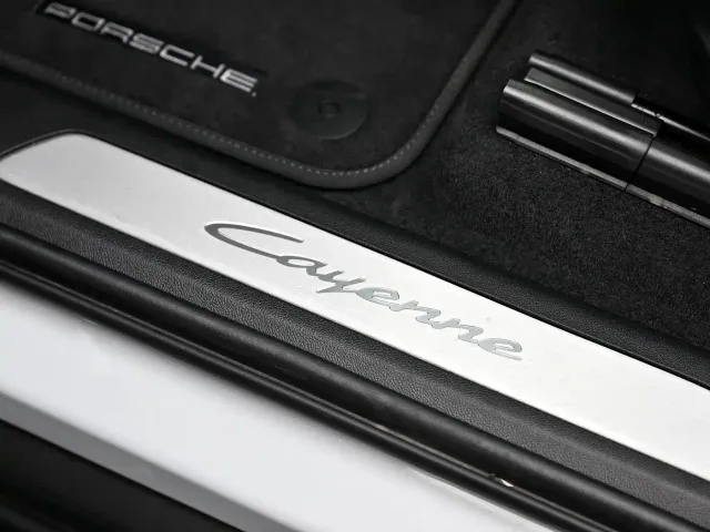 Porsche Cayenne — Фото автомобиля 12