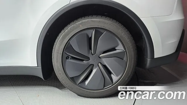 Tesla Model Y — Фото автомобиля 6