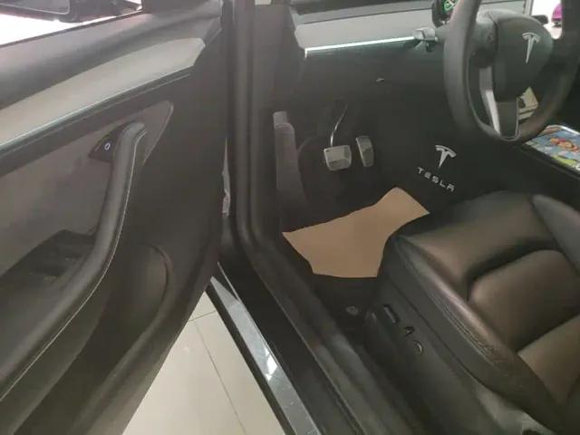 Tesla Model Y — Фото автомобиля 15