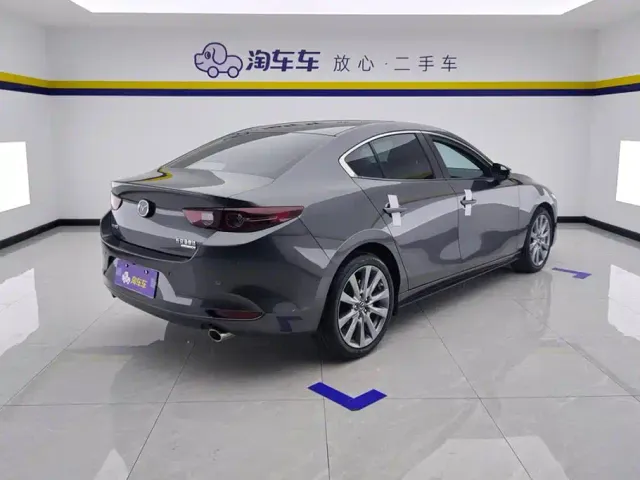 Mazda Axela — Фото автомобиля 3