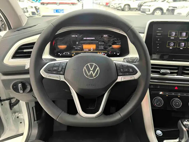 Volkswagen T-Roc — Фото автомобиля 8