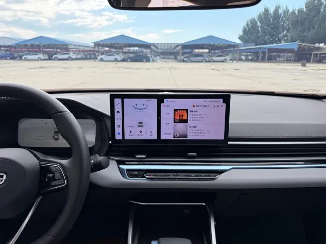 Geely Emgrand — Фото автомобиля 11