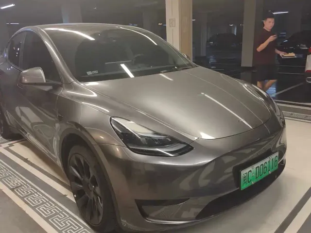 Tesla Model Y — Фото автомобиля 11
