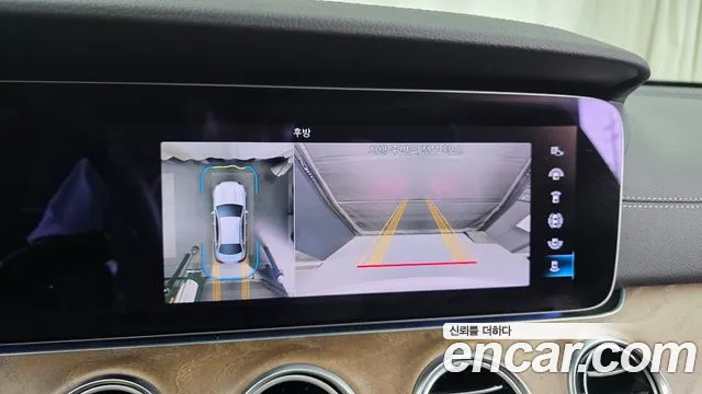 Mercedes-Benz E-Class — Фото автомобиля 11