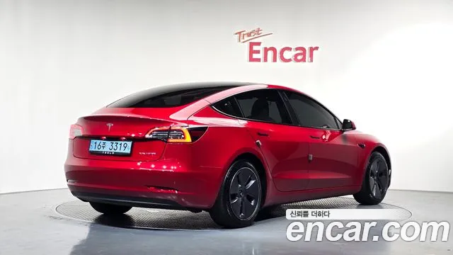 Tesla Model 3 — Фото автомобиля 2