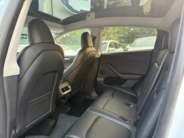 Tesla Model Y — Фото автомобиля 8