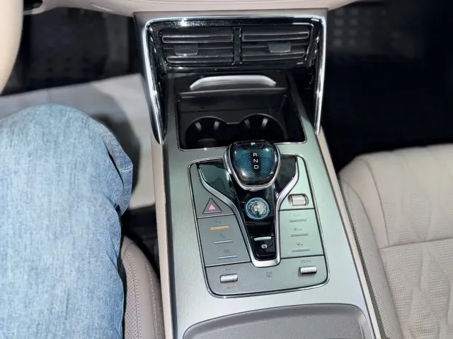 BYD Tang — Фото автомобиля 12