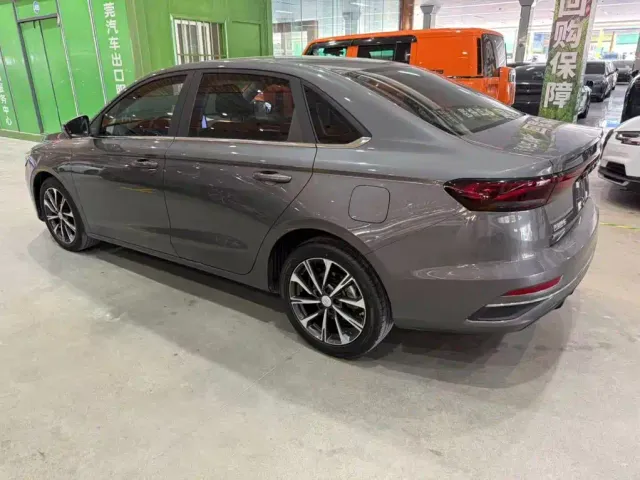 Geely Emgrand — Фото автомобиля 12