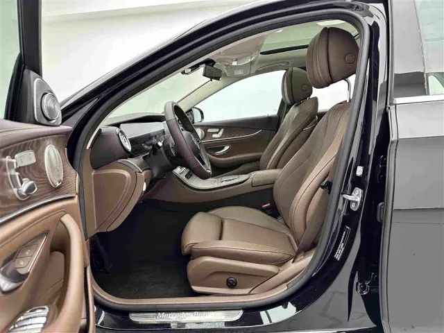 Mercedes-Benz E-Class — Фото автомобиля 18