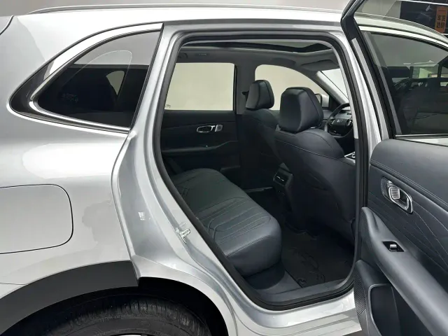 Geely Galaxy Starship 7 EM-i — Фото автомобиля 11
