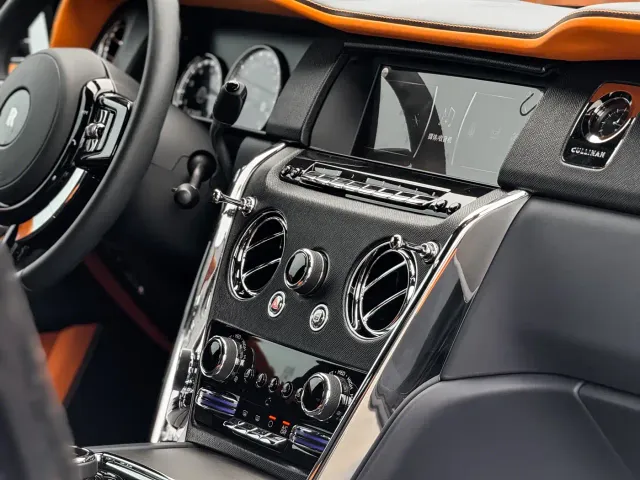 Rolls-Royce Cullinan — Фото автомобиля 13
