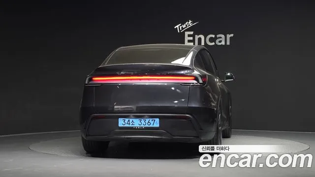Tesla Model Y — Фото автомобиля 4