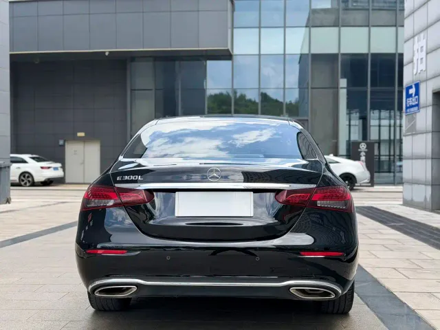 Mercedes-Benz E-Class — Фото автомобиля 6