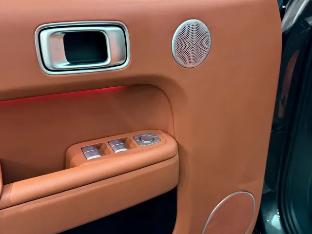 Li Auto L8 — Фото автомобиля 8