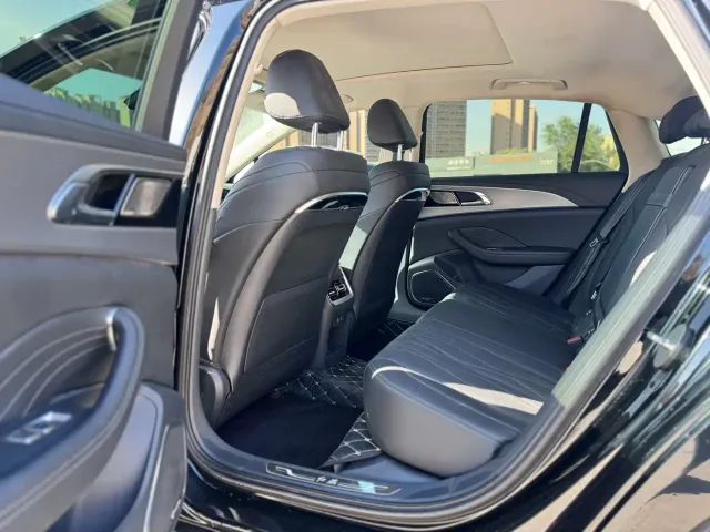 Hongqi H5 — Фото автомобиля 6